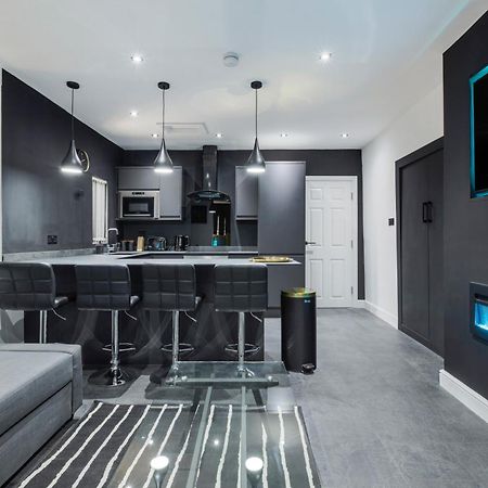 Two Bed Modern Apartment 5Min Walk To Town Centre With Free Parking ! Under New Management Blackpool Exteriér fotografie
