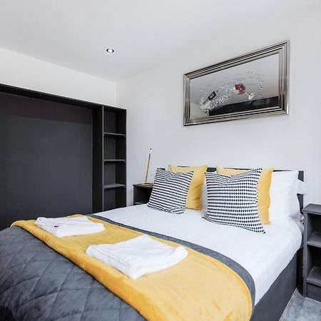 Two Bed Modern Apartment 5Min Walk To Town Centre With Free Parking ! Under New Management Blackpool Exteriér fotografie