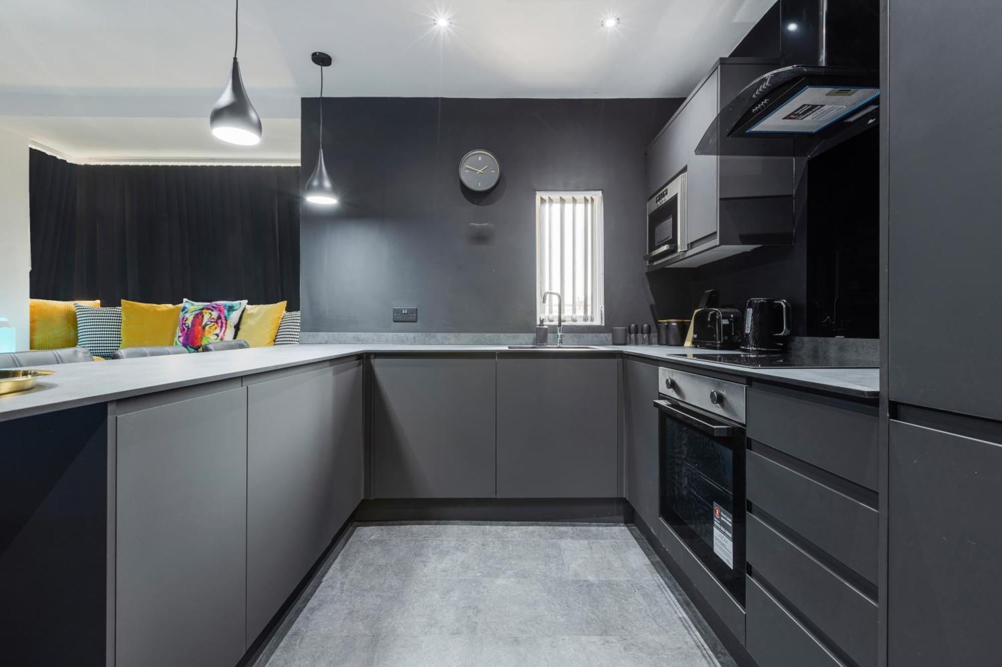 Two Bed Modern Apartment 5Min Walk To Town Centre With Free Parking ! Under New Management Blackpool Exteriér fotografie