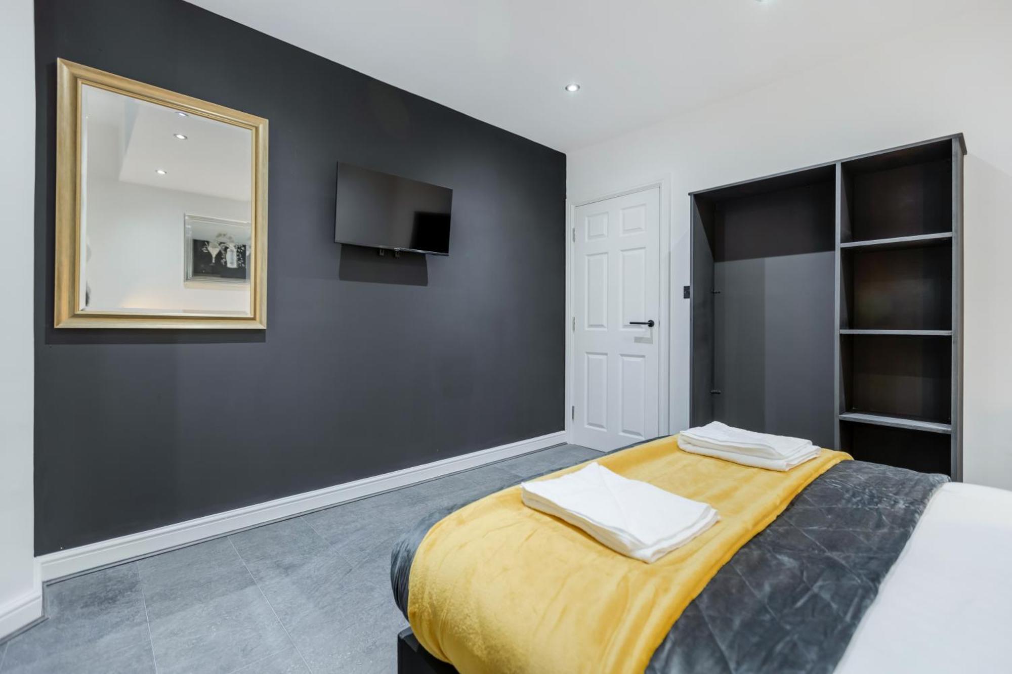 Two Bed Modern Apartment 5Min Walk To Town Centre With Free Parking ! Under New Management Blackpool Exteriér fotografie