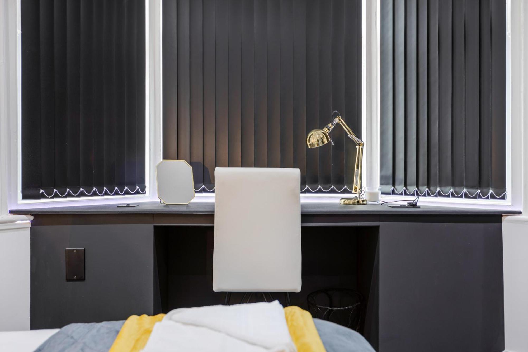 Two Bed Modern Apartment 5Min Walk To Town Centre With Free Parking ! Under New Management Blackpool Exteriér fotografie